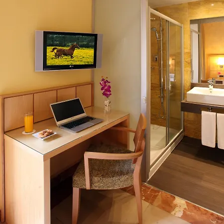 Nouvel Hotel 3*
