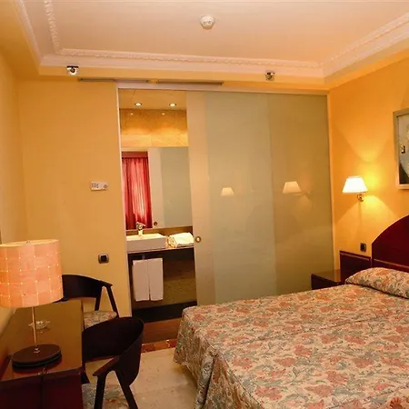 Nouvel Hotel 3*